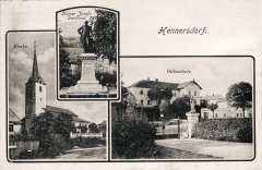starší pohlednice vsi s kostelem (vlevo)