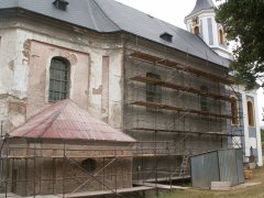 pohled zezadu zleva - oprava fasády
