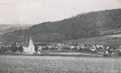 celkový pohled na město s kostelem