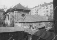 pohled na kostel Povýšení sv. Kříže s farou