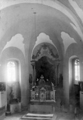 interiér kaple po opravě - oltář