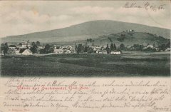 starší pohlednice s kostelem (vlevo)