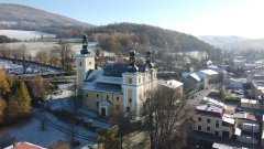 letecký pohled na kostel