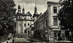 pohled od radnice ke kostelu