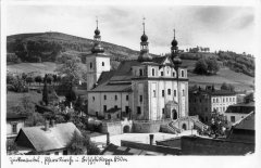 kostel na dobové pohlednici