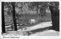 dobová pohlednice města s kostelem