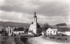 starší foto kaple (vlevo)