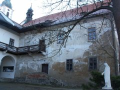 pohled zezadu zprava