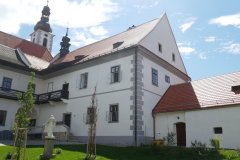 pohled zezadu zprava