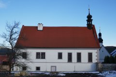 pohled zleva