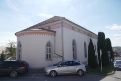 pohled zezadu zleva