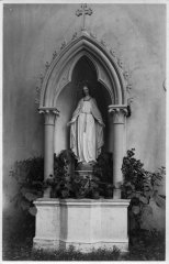 socha Panny Marie v klášterní zahradě