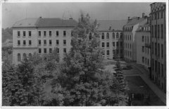 klášter na dobové pohlednici