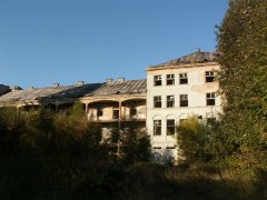 pohled na poškozený klášter