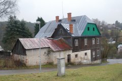 pohled zezadu zleva