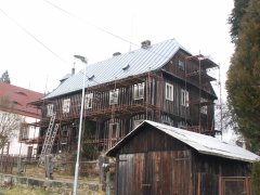 pohled zepředu zprava - oprava přední stěny