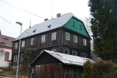 pohled zepředu zprava