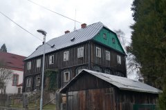 pohled zepředu zprava