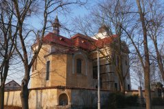 pohled zezadu zleva