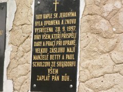 pamětní deska s upomínkou na donátory opravy