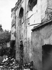 kostel po ruském bombardování - jižní stěna lodi