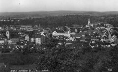 dobová pohlednice města s kostelem (v popředí, vpravo)