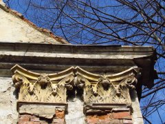 detail průčelí kaple