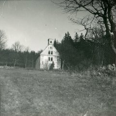 chátrající kaple