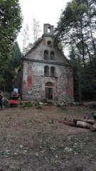 čištění kaple a jejího okolí - pohled zepředu