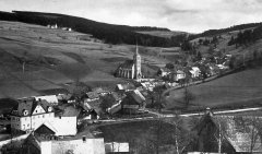 celkový pohled na Horní Údolí a kaple nad ním