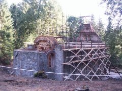 pohled zezadu zleva