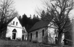 starší foto kaple sv. Anny (vpravo) a Panny Marie Bolestné