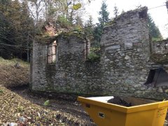 čištění okolí kaple - levá stěna