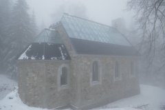 pohled zezadu zleva