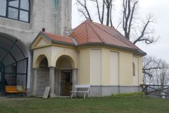 Šlépějová kaple - pohled zepředu zprava