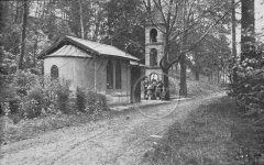 Historické foto kaple se zvoničkou