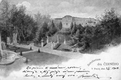dobová pohlednice s kaplí (vlevo)