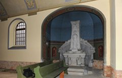 pohled do interiéru - Obethův oltář