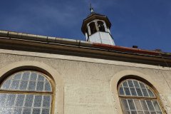 pohled na levou stěnu a sanktusník