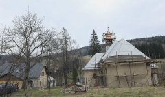 pohled zezadu zprava