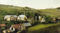 celkový pohled na původní (vpravo) a nový (vlevo) kostel