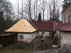 pohled zleva