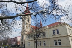 pohled zepředu zprava