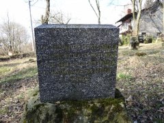 německý náhrobek na bývalém hřbitově