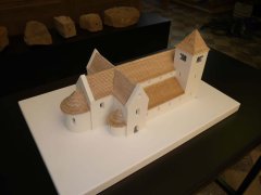 model románské stavební fáze kostela