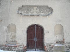 hlavní vchod do kostela