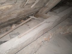 dřevěné prvky střechy kostela