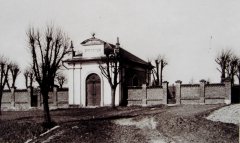 starší foto hřbitova a obřadní síně