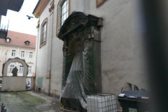 pohled zepředu zprava