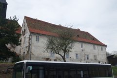 dosud neopravená část kláštera